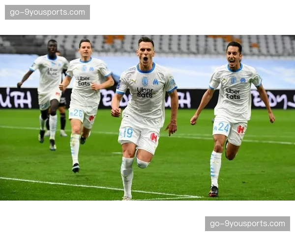 深度战术：解析里昂新帅上任后，球队由四后卫向三中卫体系的过渡阵痛