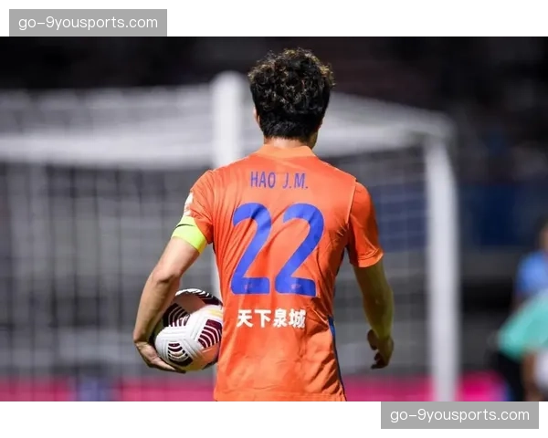 特写:36岁老将蒿俊闵赛后加练折返跑,直言“必须跟上高位节奏” 特写:36岁老将蒿俊闵赛后加练折返跑,直言“必须跟上高位节奏”